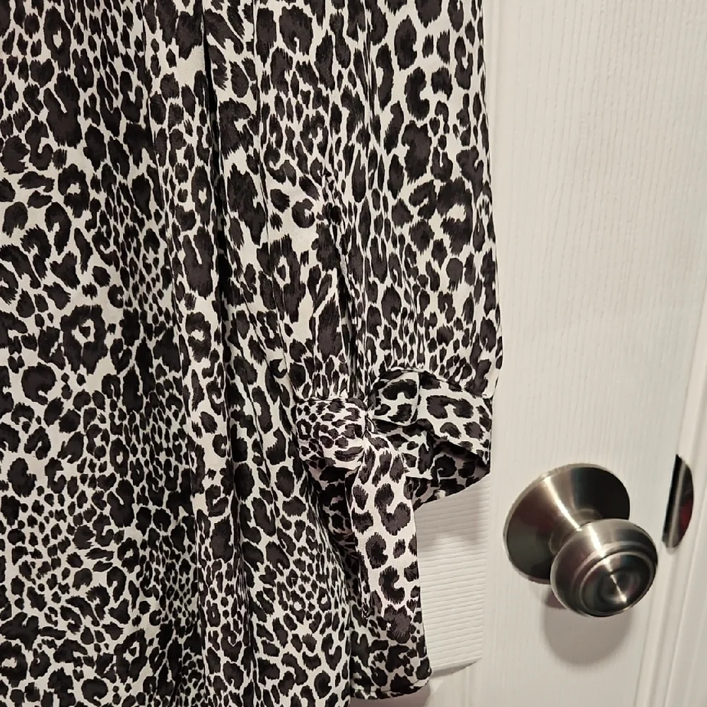 Catherines Monochrome Animal Print Blouse - Picture 5 of 6